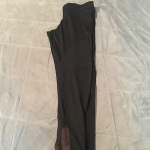 VS PINK ultimate yoga pants with mesh